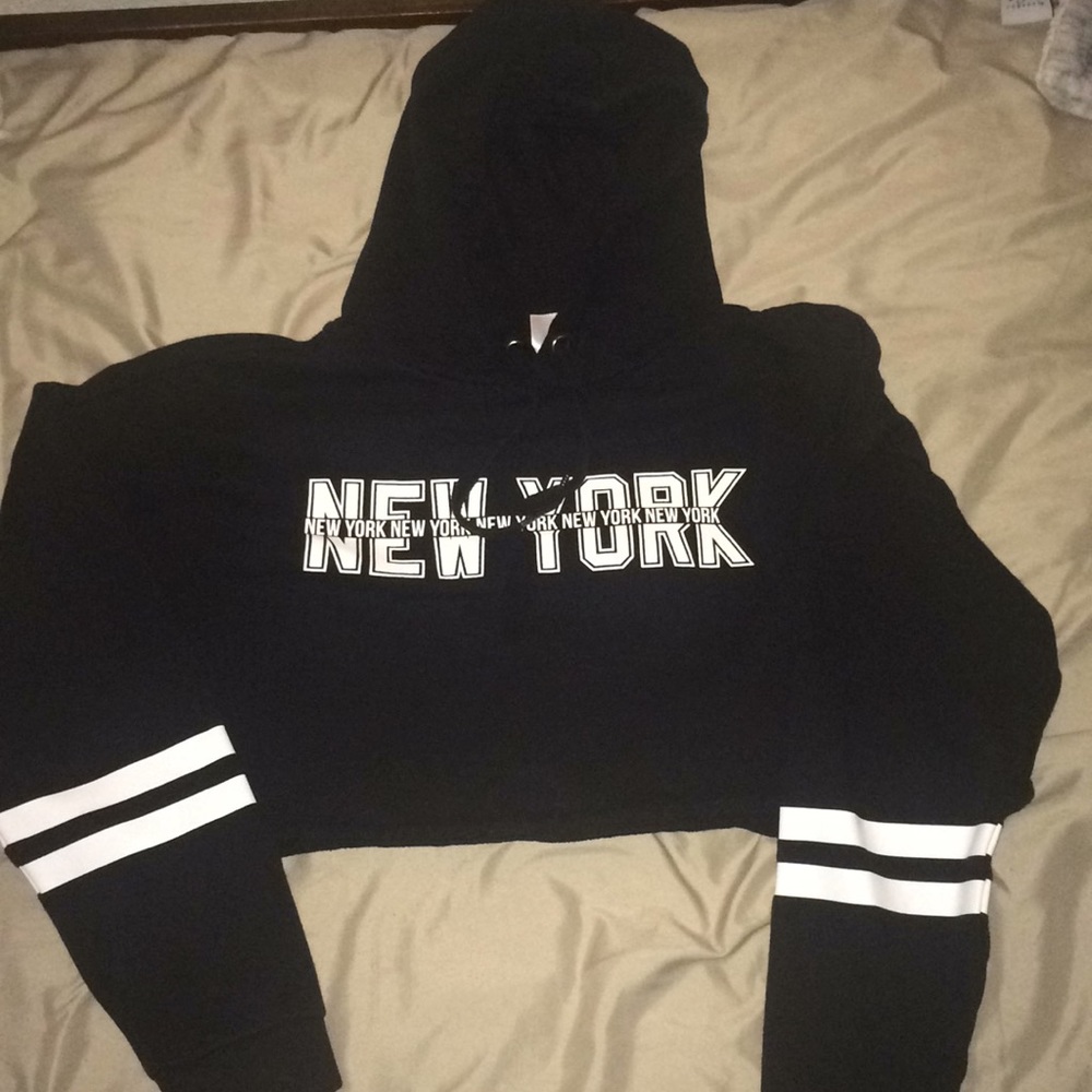 Large Black New York crop top